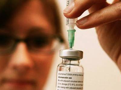 Медиков будут прививать параллельно третьему этапу тестирования вакцины - Минздрав - nakanune.ru - Россия