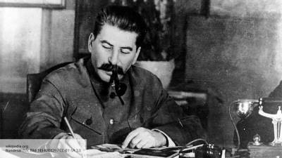 Джеймс Бонд - Ян Флеминг - Сталин - The Telegraph: Сталин вытащил Флеминга из передряги с контрацептивами - politros.com