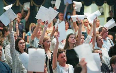Павел Латушко - В Минске массово увольняются актеры и журналисты - korrespondent.net - Белоруссия - Минск