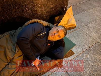 Александр Цебрий - Мэр Умани ночует в спальнике под Офисом президента в знак протеста против паломничества хасидов - vchaspik.ua - Украина