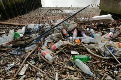 Ученые: количество пластика в Атлантике в 10 раз превышает предыдущие оценки - rtvi.com - Англия - Мальвинские Острова