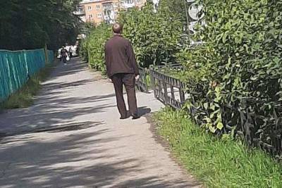 Нападает на женщин и заглядывает в окна: в Ачинске задержали неадекватного мужчину - kras.mk.ru - Ачинск