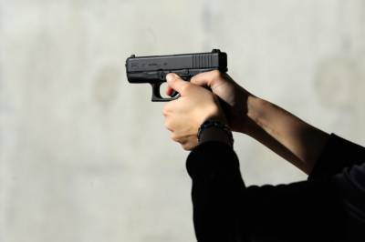 В Каменском пьяный мужчина начал стрелять по детям, чтобы те не ссорились - newsone.ua - Днепропетровская обл. - Каменск - Каменское