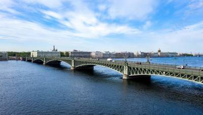 Активист повис под Троицким мостом в поддержку политических заключенных - dp.ru - Россия - Белоруссия