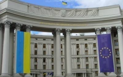 Цену на визы в Украину снизили вчетверо - korrespondent.net - Украина - Визы