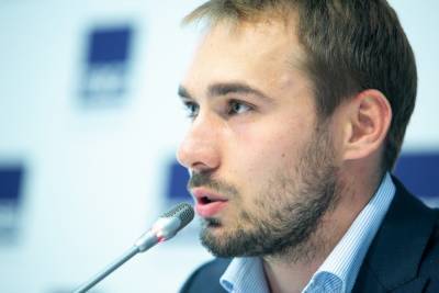 Антон Шипулин - Шипулин прокомментировал дело против бывшего директора своего благотворительного фонда - znak.com
