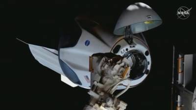 Илон Маск - Роберт Бенкен - Херли Даг - Корабль Crew Dragon Илона Маска отстыковался от МКС - vesti.ru - США