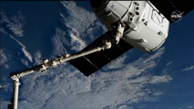 Роберт Бенкен - Херли Даг - Crew Dragon отправился с МКС на Землю - vm.ru - США - шт.Флорида