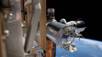 Илон Маск - Роберт Бенкен - Херли Даг - Crew Dragon отстыковался от МКС для возвращения на Землю — видео - 5-tv.ru - шт.Флорида