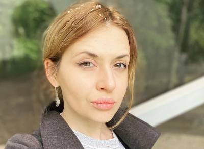 Анастасия Луговая - Украинскую телеведущую пытались изнасиловать в поезде на глазах у сына - vm.ru - Украина - Киев - Мариуполь