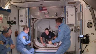 Роберт Бенкен - Херли Даглас - "Крю Дрэгон" с астронавтами отстыковался от МКС и летит к Земле - svoboda.org - США - шт.Флорида