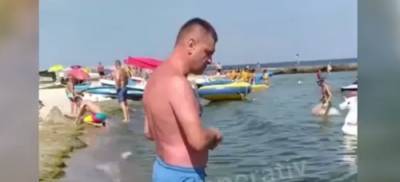 "Прямо в море": поведение туриста на одесском пляже поразило отдыхающих, позорные кадры - odessa.politeka.net - Украина