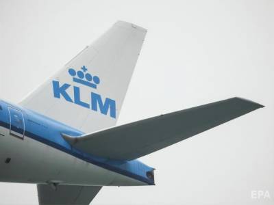 В самолете, который направлялся на Ибицу, произошла драка из-за отсутствия маски у пьяного пассажира. Видео - gordonua.com
