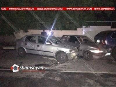 В Арагацотне 29-летний водитель BMW-X5 врезался в 2 припаркованных автомобиля Opel и совершил наезд на трех пешеходов - news.am - Армения - Арагацотнской обл.