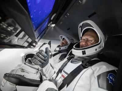 Роберт Бенкен - Херли Даг - Американский космический корабль Crew Dragon вернулся на Землю - rosbalt.ru - США - шт.Флорида