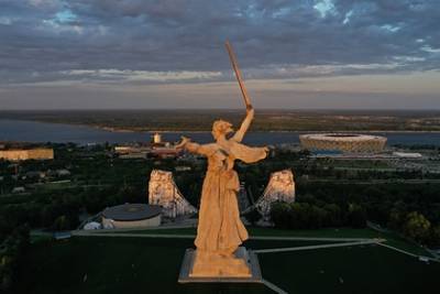 Артемий Лебедев - Депутат ответил назвавшему уродской скульптуру «Родина-мать» Артемию Лебедеву - lenta.ru - Россия - Волгоград