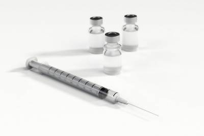 Владислав Жемчугов - Врач объяснил, кого не будут вакцинировать от COVID-19 - abnews.ru - Россия