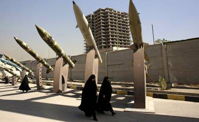 Хасан Рухани - Al Jazeera (Катар): каждая из них имеет дальность более тысячи километров. Иран продемонстрировал две ракеты под названием «Касем Сулеймани» и «Абу Махди аль-Мухандис» - inosmi.ru - Иран - Катар - Ракеты