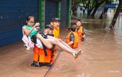 В Китае сильнейшее за 40 лет наводнение. Фоторепортаж - korrespondent.net - Китай - Чунцин