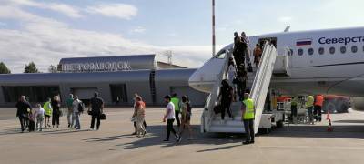 Первые пассажиры улетели из нового аэровокзального комплекса Петрозаводска в Симферополь под музыку (ФОТО) - stolicaonego.ru - Симферополь - Петрозаводск - республика Карелия