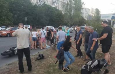 В Одессе мотоциклист сбил женщину с детьми: очевидцы устроили самосуд - sharij.net - Одесса