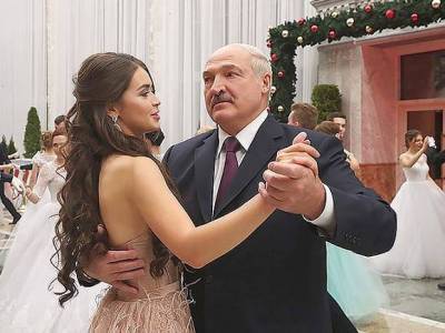 Александр Лукашенко - «Принесла извинения»: Красавица, с которой танцевал Лукашенко, побывала в больнице у избитых на протестных акциях - rosbalt.ru - Белоруссия