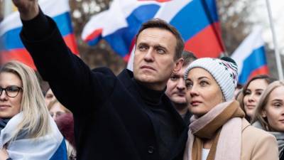 Алексей Навальный - Эксперты рассказали, кто может стоять за отравлением Навального - riafan.ru - Москва - Россия - Омск - Томск