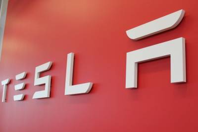 Илон Маск - Курс акций Tesla впервые в истории превысил $2000. За год компания подорожала почти в десять раз - itc.ua - США