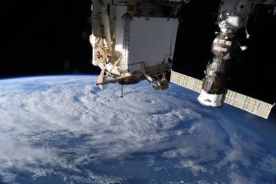 Крис Кэссиди - Астронавт NASA сделал невероятные снимки урагана «Женевьева» с борта МКС - ufacitynews.ru - США - шт. Калифорния