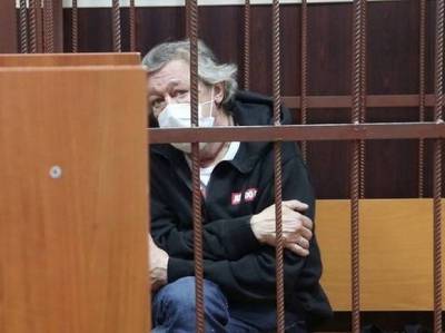 Михаил Ефремов - Александр Кобец - Суд отклонил показания слепого на один глаз свидетеля защиты Ефремова, который не видел актера за рулем в момент ДТП - rosbalt.ru - Москва
