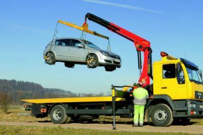 В Киеве мужчина захотел себе Porshe и угнал его на эвакуаторе (фото) - newsone.ua - Украина - Киев