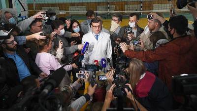 Алексей Навальный - Александр Мураховский - Анатолий Калиниченко - Врач опроверг версию с отравлением Навального - iz.ru - Москва - Омск