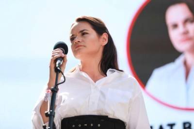 Светлана Тихановская - Тихановская призвала рабочих белорусских заводов продолжать забастовки - trud.ru - Белоруссия - Литва