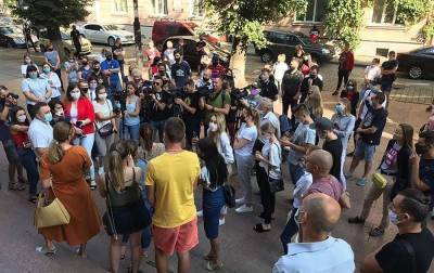В Черновцах устроили протест из-за усиления карантина - rbc.ua - Украина - Черновцы