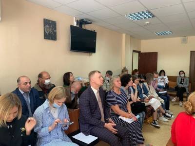 Михаил Ефремов - Лела Кокая - Журналисты пожаловались на неопрятного посетителя суда по делу Ефремова - m24.ru