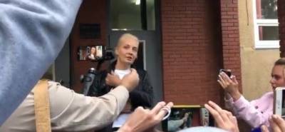 Владимир Путин - Алексей Навальный - Юлия Навальная - Люди в штатском вывезли немецких медиков из больницы, где лежит Навальный - znak.com - Россия - Германия - Томск