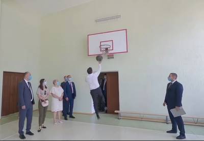 Владимир Зеленский - Зеленский показал, как забрасывает баскетбольный мяч в кольцо - sharij.net - Украина