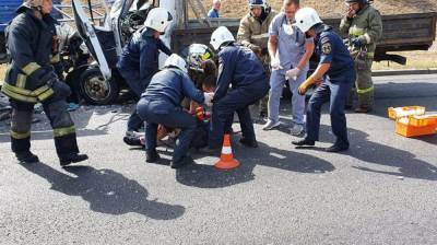 Воронежская ГИБДД рассказала о состоянии водителя, влетевшего под припаркованный грузовик - vestivrn.ru - Воронеж