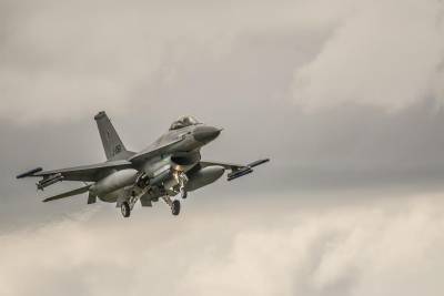 Пилот F-16 проведёт виртуальный бой с искусственным интеллектом - actualnews.org - США