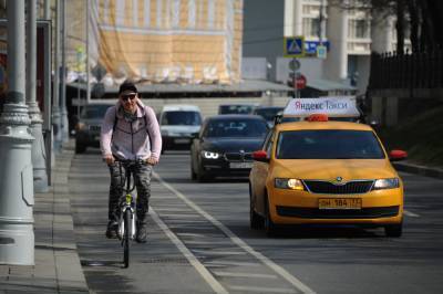 Еще 4,5 километра выделенных полос создадут на дорогах Москвы до конца года - vm.ru - Москва