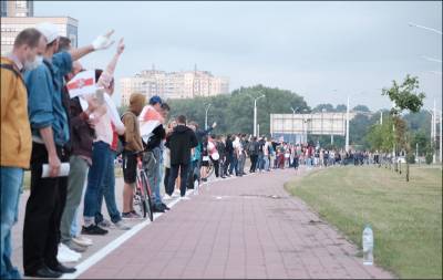 Белорусы выстроились в 13-километровую «Цепь покаяния» - naviny.by - Минск