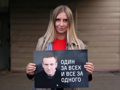 Алексей Навальный - Александр Мураховский - В Москве у здания администрации президента начали задерживать участников одиночных пикетов в поддержку Навального - rosbalt.ru - Москва - Германия - Омск