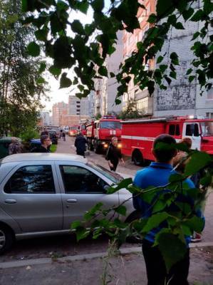 Источник: под завалами обрушившегося дома в Ярославле находятся женщина и ребенок - gazeta.ru - Ярославль
