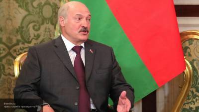 Александр Лукашенко - Лукашенко инспектирует военные учения на гродненском направлении - polit.info - Белоруссия