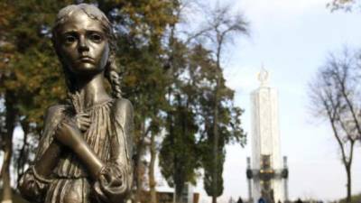 Появились подробности надругательства на памятником детям - жертвам Голодомора - ru.espreso.tv - Украина