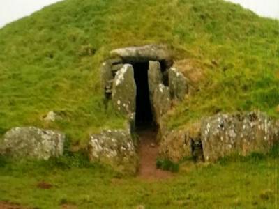 Юлий Цезарь - На «Острове Друидов» нашли загадочную гробницу возрастом 4000 лет - golos.ua