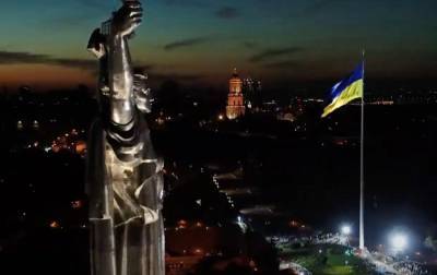 Виталий Кличко - Кличко над Киевом поднял самый большой в Украине флаг - rbc.ua - Украина - Киев