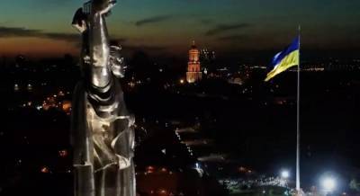 Виталий Кличко - Мэр Кличко поднял самый большой в Украине флаг над столицей (фото) - unian.net - Украина - Киев - Кличко