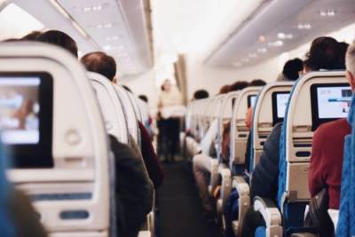 Пассажиры самолета американской авиакомпании подрались из-за правила о ношении маски на борту - argumenti.ru