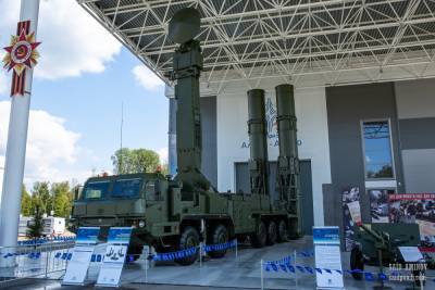 Пусковая установка с противоракетами комплекса Абакан на форуме Армия-2020 - anna-news.info - Россия - Абакан